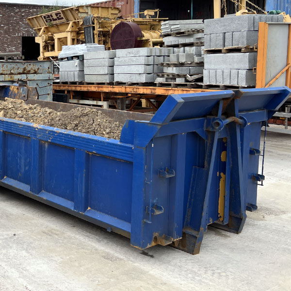 container et bricaillon